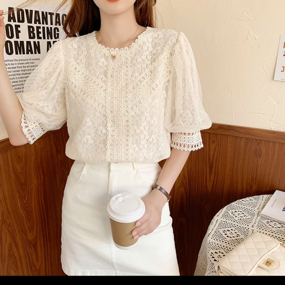 NWOT Gorgeous Lace Blouse - Picture 2 of 7